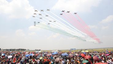 México festejó los 100 años de su Fuerza Aérea con un show de aviones y helicópteros. (EFE)