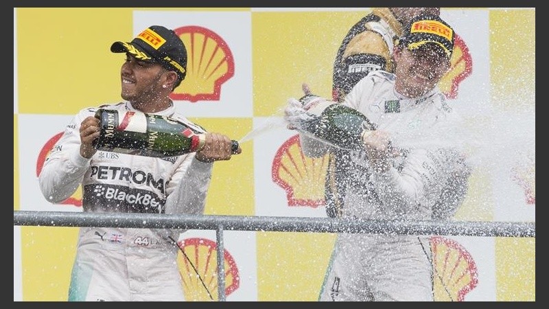 Festejo de Hamilton y Rosberg en Bélgica.