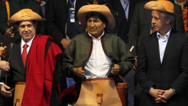 Con críticas y explicaciones, el video que protagoniza Evo Morales (en el centro) se viralizó en pocas horas.