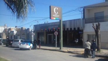 Con ametralladoras, los ladrones sembraron terror al interior de la entidad.