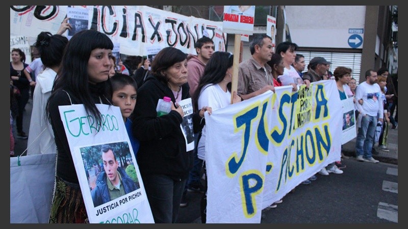 Familiares exigieron justicia por Gerardo Escobar en una multidinaria marcha. 