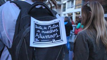 "Basta de matar a nuestros alumnos", el gremio Amsafe estuvo en la marcha. (Alan Monzón/Rosario3.com)