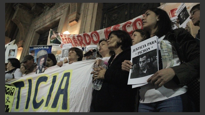 La marcha terminó frente a la sede de Gobienro. (Alan Monzón/Rosario3.com)
