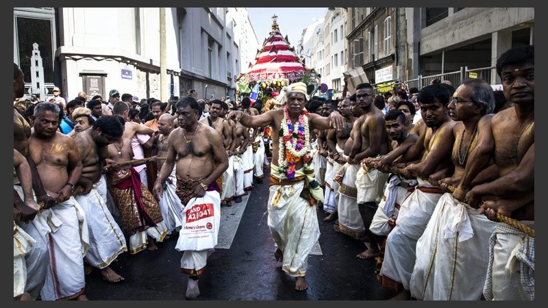 Se realizó la fiesta del dios hindú Ganesha en pleno centro de París. (EFE)
