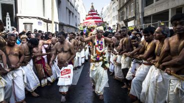 Se realizó la fiesta del dios hindú Ganesha en pleno centro de París. (EFE)