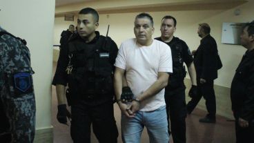 El ingreso de Sergio "Quemado" Rodríguez a la sala de audiencia. (Rosario3.com)