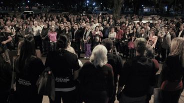 Mucha gente en Tribunales este lunes por la noche. (Rosario3.com)