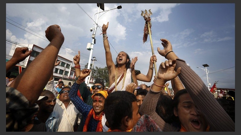 Nepal: protesta en las calles para que el país asiático sea declarado nación hindú. (EFE)
