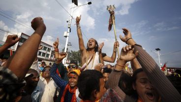 Nepal: protesta en las calles para que el país asiático sea declarado nación hindú. (EFE)