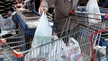 Coto y Carrefour abrirían los domingos a partir del 8 de enero.