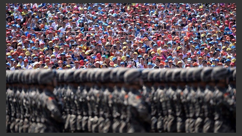 Una multitud festejó un nuevo aniversario del fin de la Segunda Guerra Mundial. (EFE)