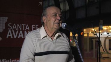 Augusto Duri, el fundador de la Biblioteca Vigil, dio un emotivo discurso. (Rosario3.com)
