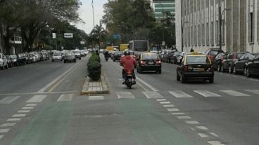 Muchos motociclistas usan las ciclovías y ponen en riesgo a los ciclistas.
