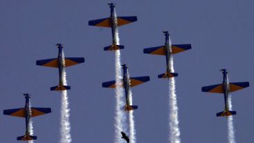 Exhibición aérea en los festejos en Brasilia. (EFE)