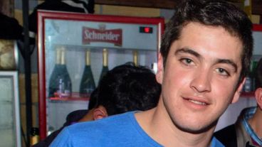 Roberto tenía 22 años y hacía tres que estaba de novio con Romina.