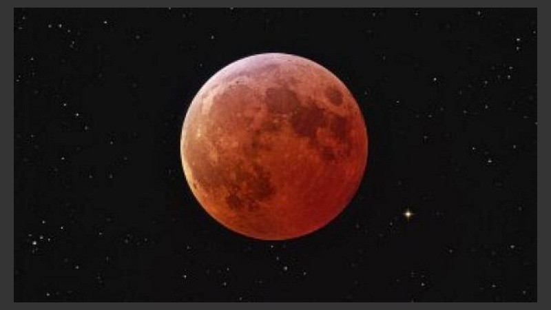 Para algunos, la imagen se asocia a la proximidad del fin del mundo; para otros, es un fenómeno astronómico más que tiene explicación científica. 