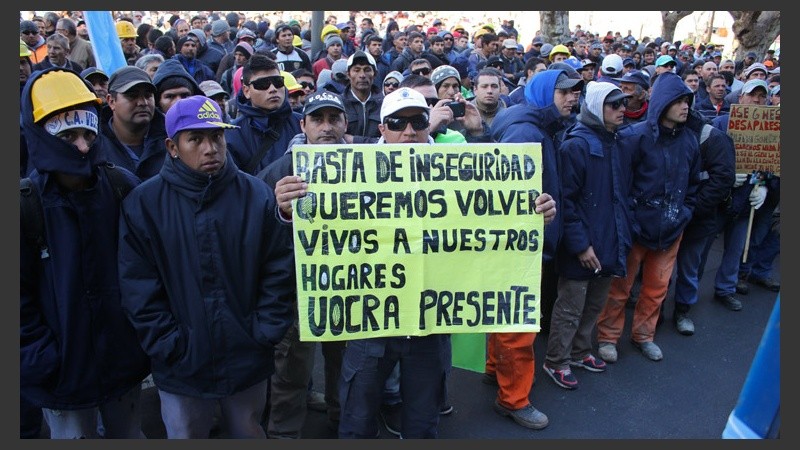 Los trabajadores de la construcción en el acto.