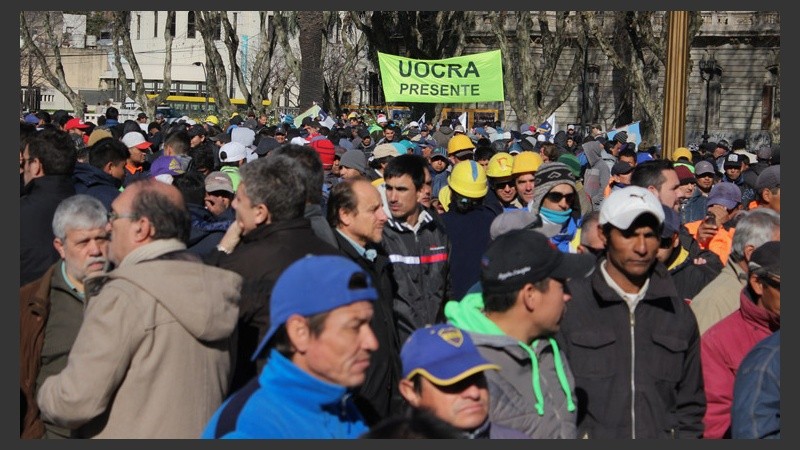 Mucha gente se acercó a la movilización este jueves por la mañana.