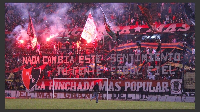 Los hinchas de Newell´s coparon el Coloso para alentar a los jugadores previo al clásico.