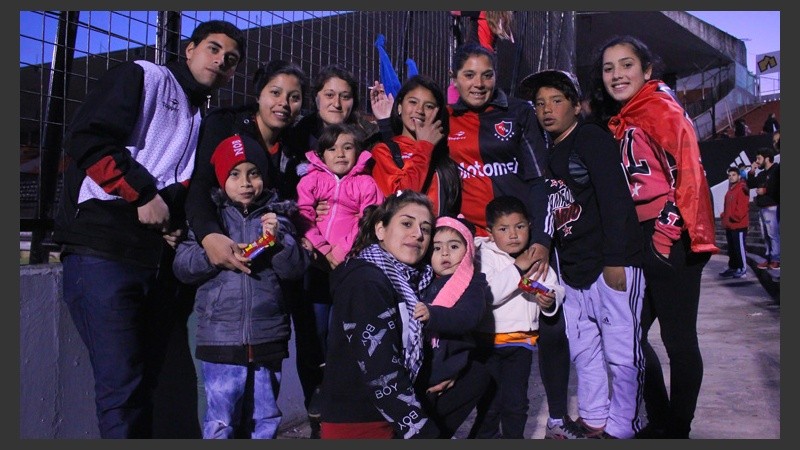 Los hinchas de Newell´s coparon el Coloso para alentar a los jugadores previo al clásico.