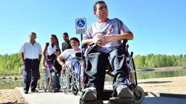Pretenden que las personas con discapacidad motriz puedan acceder a las playas.