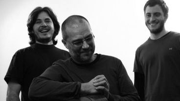 A las 21.30, el trío Luz de agua –Sebastián Macchi, Claudio Bolzaniy Fernando Silva– presenta su segundo disco “Otras canciones”. En el Gran Salón de P. Lavardén.