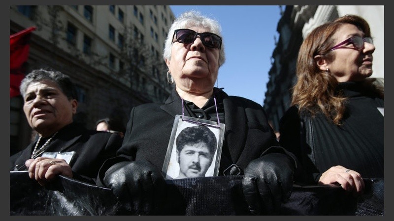 Chile recordó a las víctimas del terrorismo de Estado al cumplirse 42 años del inicio de la dictadura de Pinochet. (EFE)