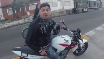 Aguirre se hizo conocido cuando se viralizó un video que filmó un turista canadiense, al que le apuntó con un arma para robarle la mochila.