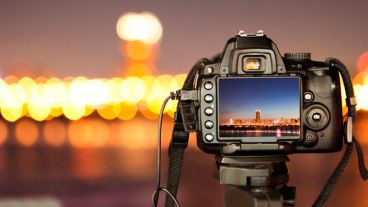 El curso de Fotografía Digital desarrolla y profundiza acerca de las herramientas expresivas y técnicas necesarias para la toma y edición de fotografías.