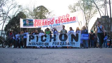 La movilización partió desde Fiscalía de Homicidios (Montevideo y Alvear) y terminó en Gobernación. (Alan Monzón/Rosario3.com)