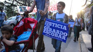 Familiares y amigos de Gerardo pidieron justicia. (Alan Monzón/Rosario3.com)