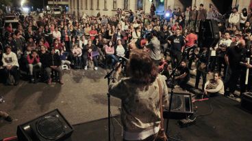 Buena concurrencia de gente para presenciar el acto.