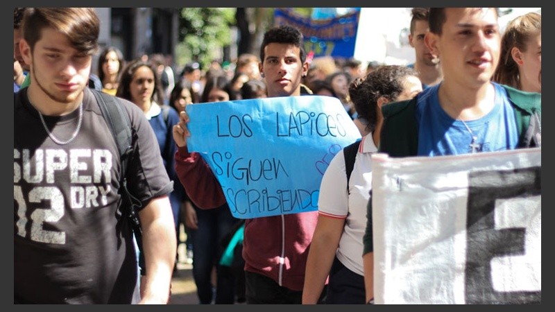 Estudiantes del secundario marcharon recordando 