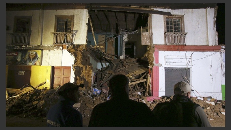 Terremoto en Chile: al menos 10 los muertos y más de un millón de evacuados. Hubo daños en varias localidades. (EFE)