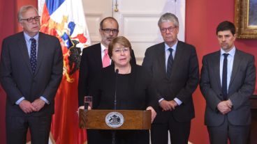 Bachelet en conferencia declaró zona de catástrofe a varias localidades chilenas. (EFE)