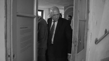 El gobernador Antonio Bonfatti fue uno de los que realizó la recorrida por el lugar. (Alan Monzón/Rosario3.com)