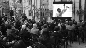 Se proyecto un video con imágenes de la recuperación del lugar. (Alan Monzón/Rosario3.com)