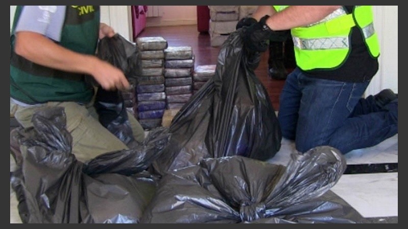 En total se incautaron 1598 kilos de cocaína y 11 kilos de hachís. 
