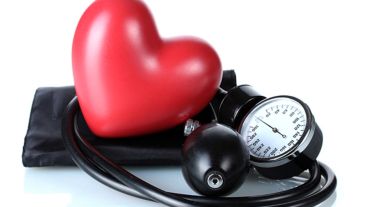 En lo más alto de la lista de factores de riesgo de muerte en todo el mundo están la presión arterial sistólica alta, el tabaquismo y la mala alimentación.