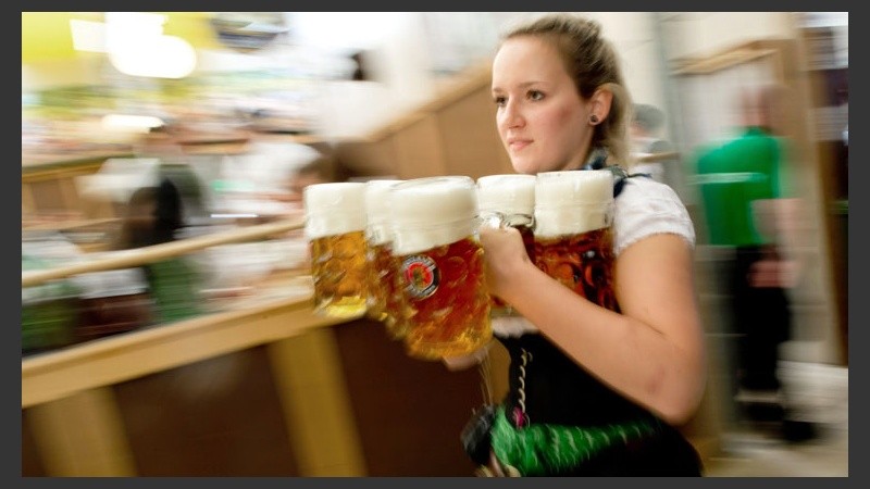 Mucha cerveza de todo tipo en la tradicional fiesta en Alemania. (EFE)