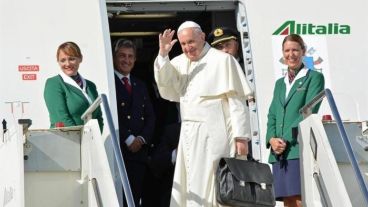 El sumo pontífice despegó desde el aeropuerto de Fiumicino.