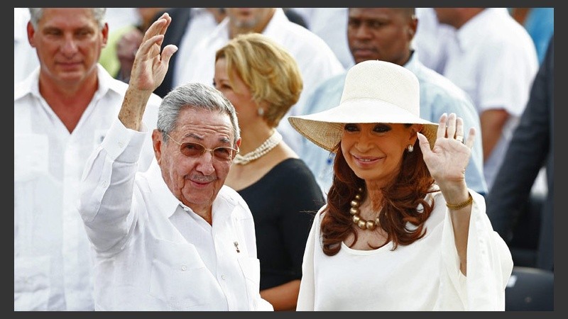 La presidente Cristina Kirchner viajó a Cuba para asistir a la misa de este domingo. (EFE)