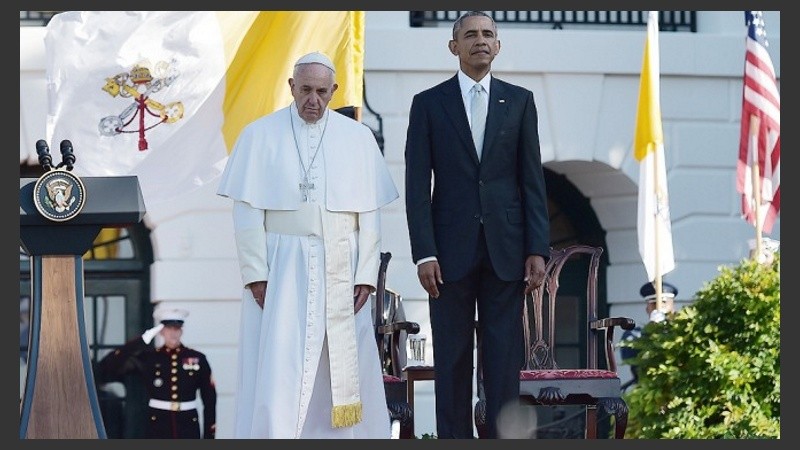 Francisco y Obama juntos en el escenario dispuesto por la visita papal. 