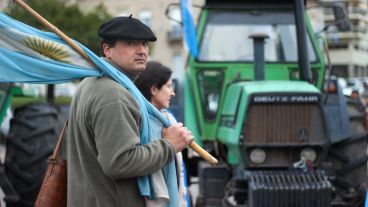 Del campo a la ciudad: manifestación de productores en el Monumento a la Bandera. (Alan Monzón/Rosario3.com)
