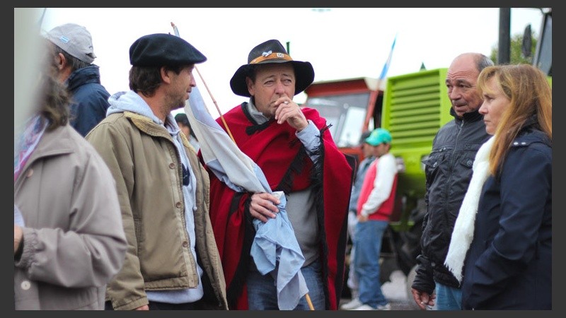 Algunas de las personas durante la manifestación de este miércoles. (Alan Monzón/Rosario3.com)