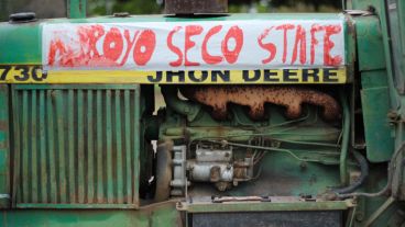 El tractor verde que llegó desde Arroyo Seco. (Alan Monzón/Rosario3.com)