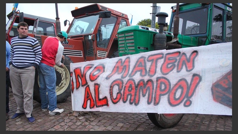 Trabajadores colgaron un pasacalle con una dura leyenda.