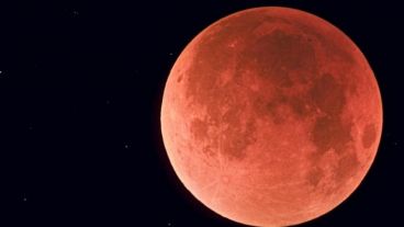 Este domingo se podrá ver la "superluna roja" en el cielo.