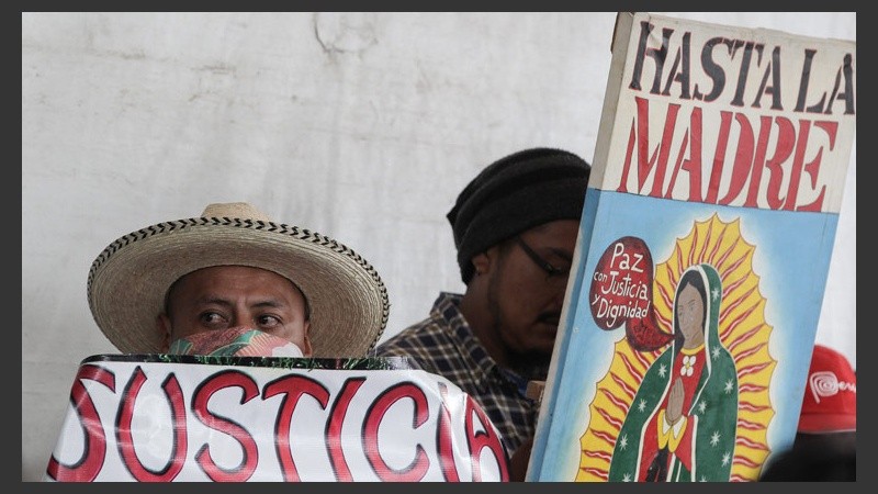 Este sábado se cumple un año y los mexicanos marchan en varios puntos del país. (EFE)