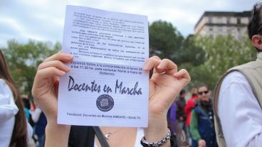 Un folleto que anunciaba la marcha frente a Gobernación. (Rosario3.com)
